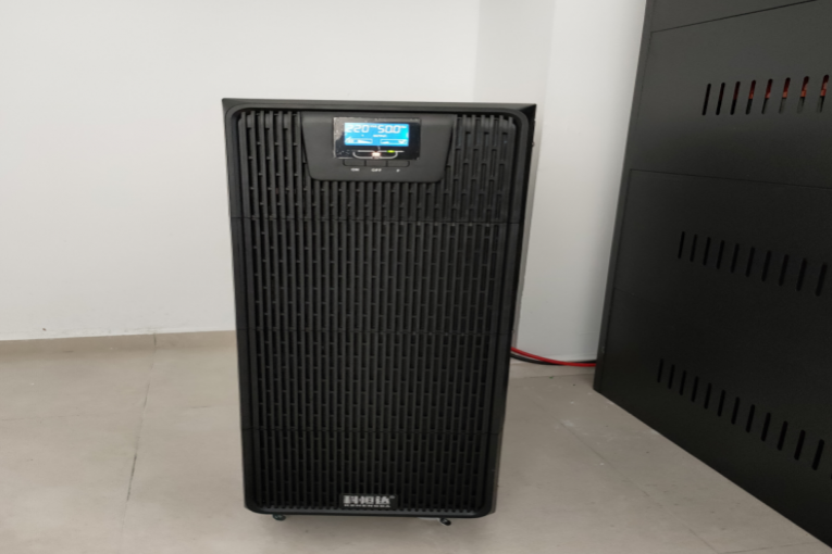 科(kē)恒達高(gāo)頻(pín)60KVA電(diàn)源安裝